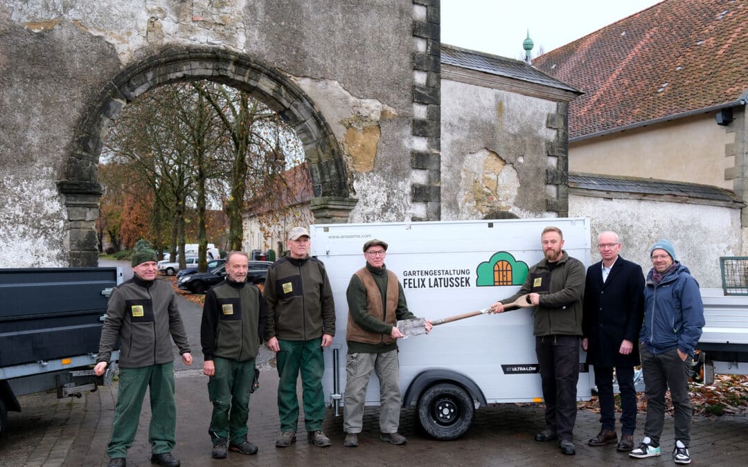 Erfolgreiche Unternehmensnachfolge im Landkreis Wolfenbüttel: Klaus Balschus Gartengestaltung e.K. geht an Felix Latussek.